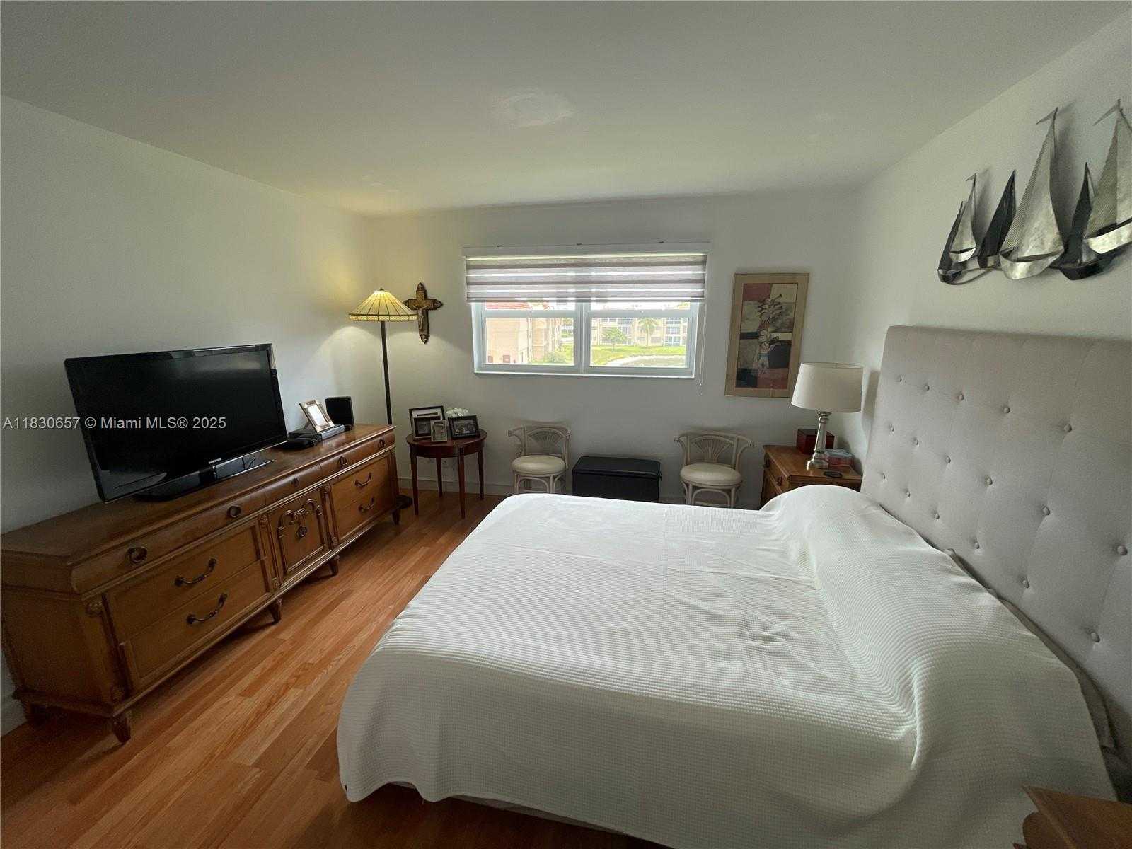 Small Image of 8951 SUNRISE LAKES BLVD #310, Sunrise Number 17