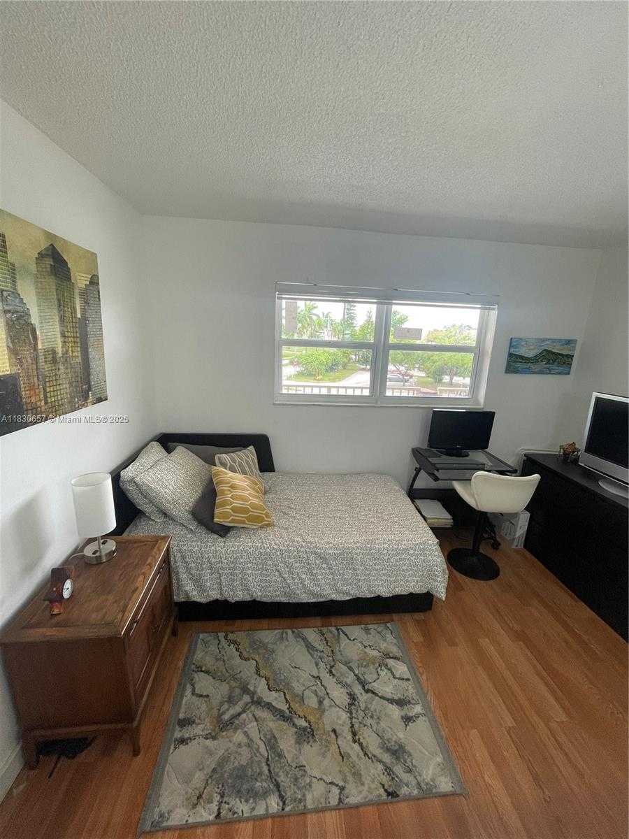 Small Image of 8951 SUNRISE LAKES BLVD #310, Sunrise Number 20
