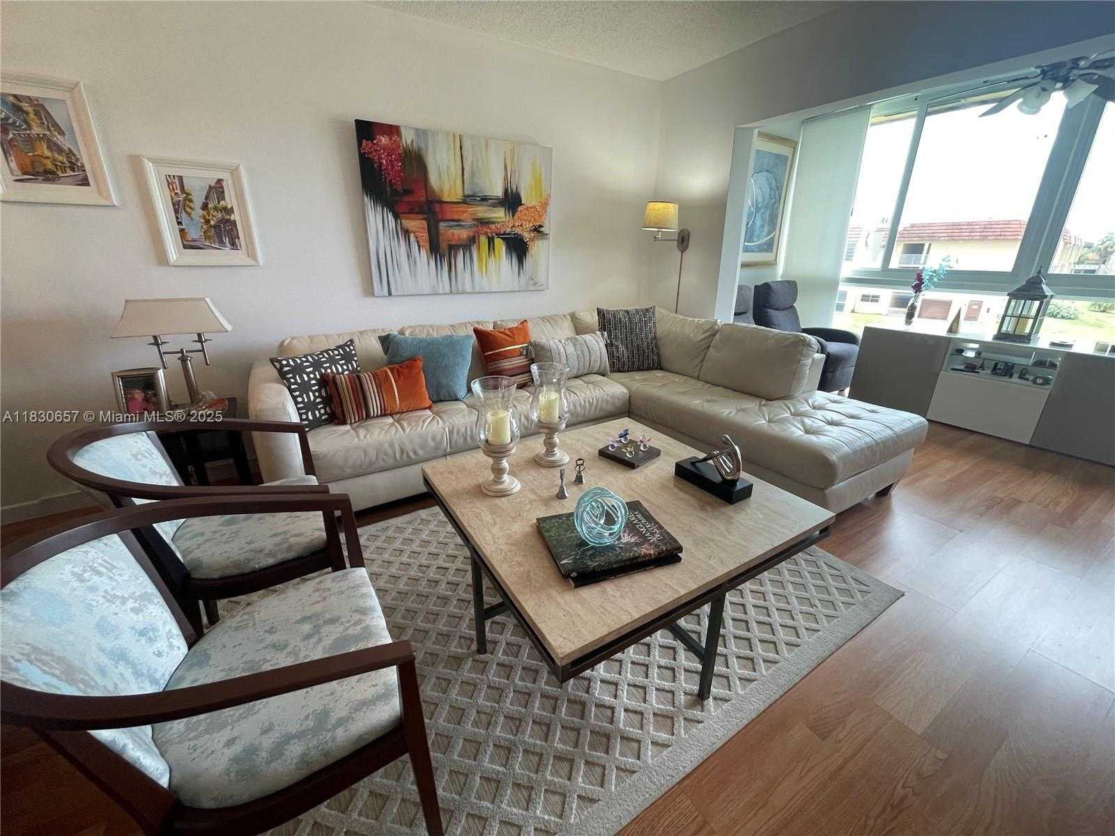 Small Image of 8951 SUNRISE LAKES BLVD #310, Sunrise Number 3