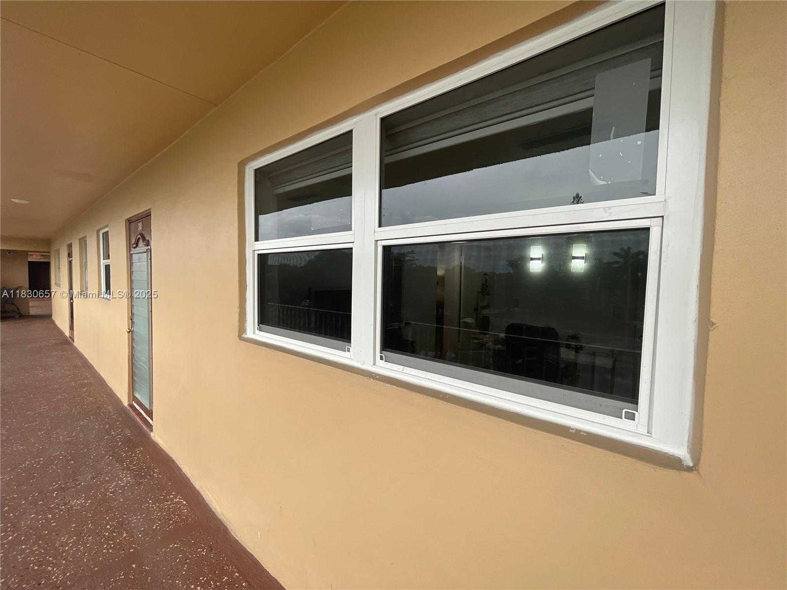 Small Image of 8951 SUNRISE LAKES BLVD #310, Sunrise Number 30