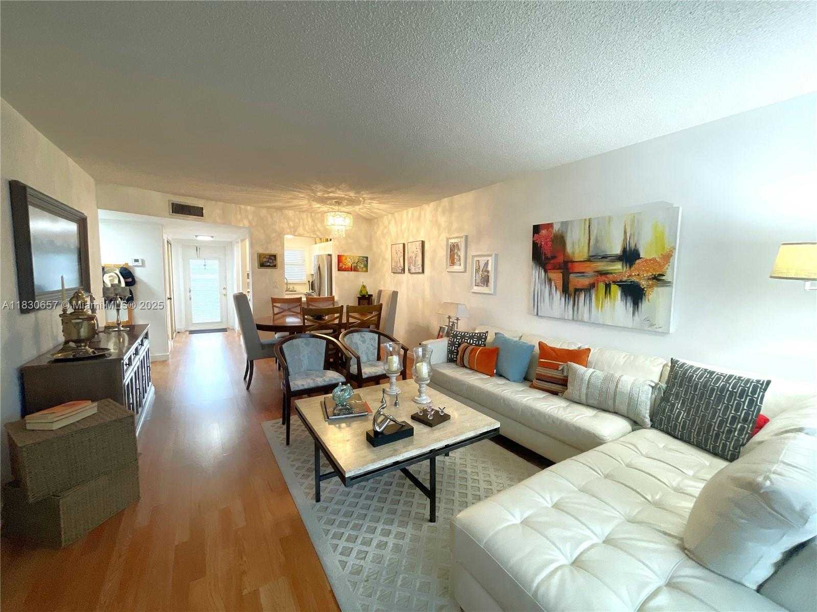 Small Image of 8951 SUNRISE LAKES BLVD #310, Sunrise Number 6