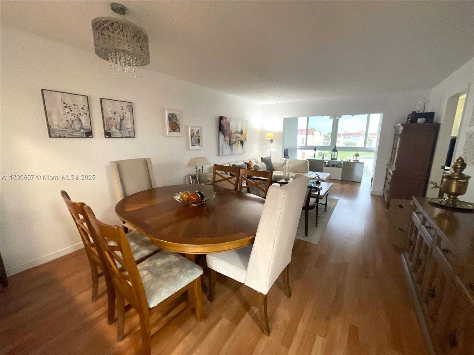 Small Image of 8951 SUNRISE LAKES BLVD #310, Sunrise Number 8