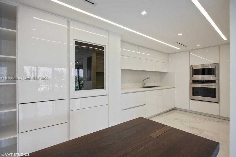 Small Image of 2 GROVE ISLE DR #B410, Miami Number 14