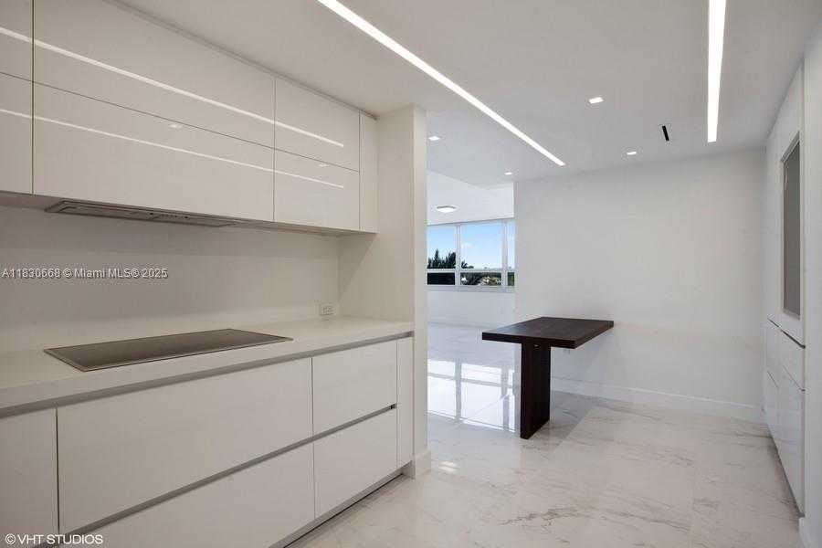Small Image of 2 GROVE ISLE DR #B410, Miami Number 15