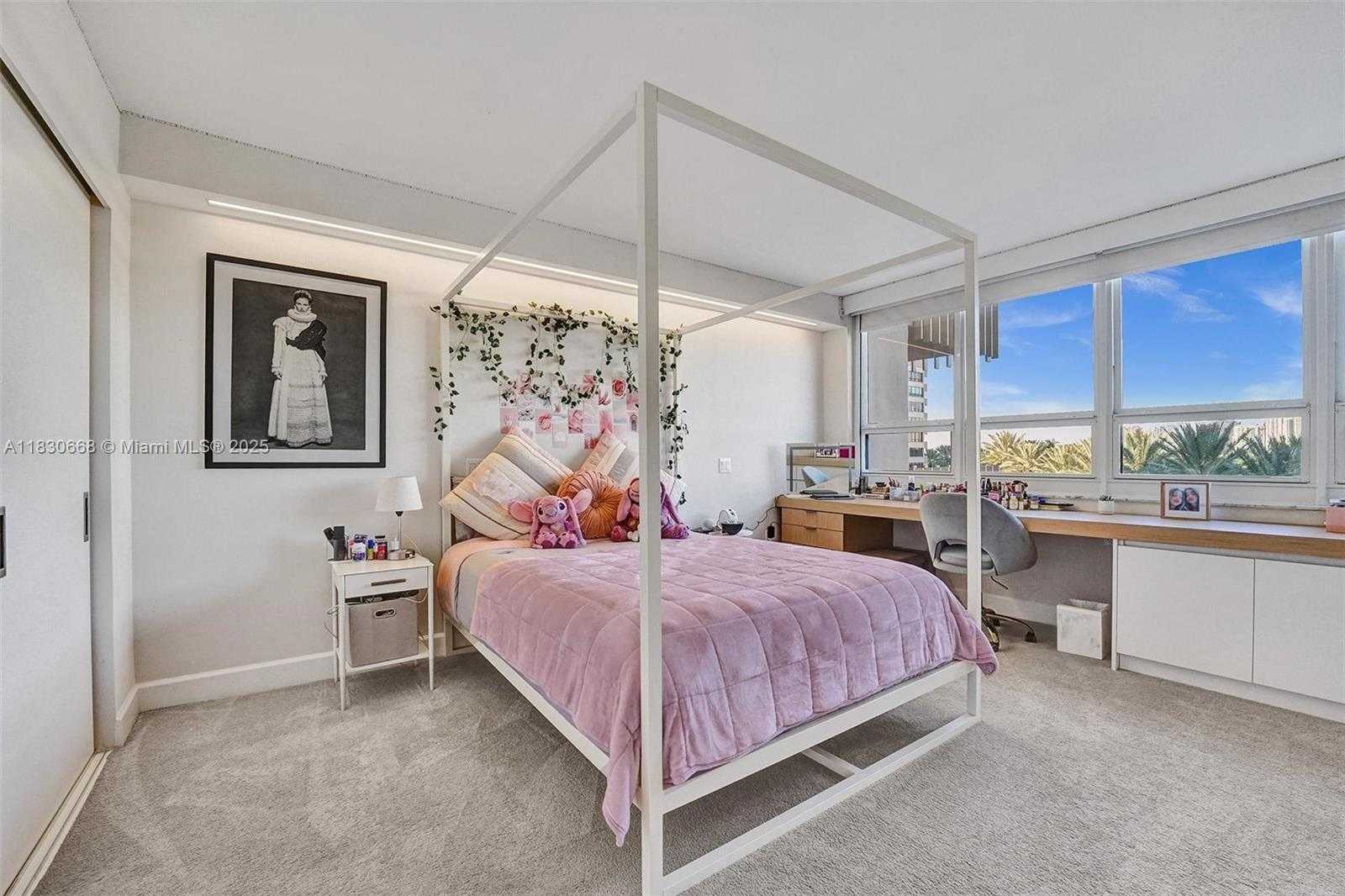 Small Image of 2 GROVE ISLE DR #B410, Miami Number 25