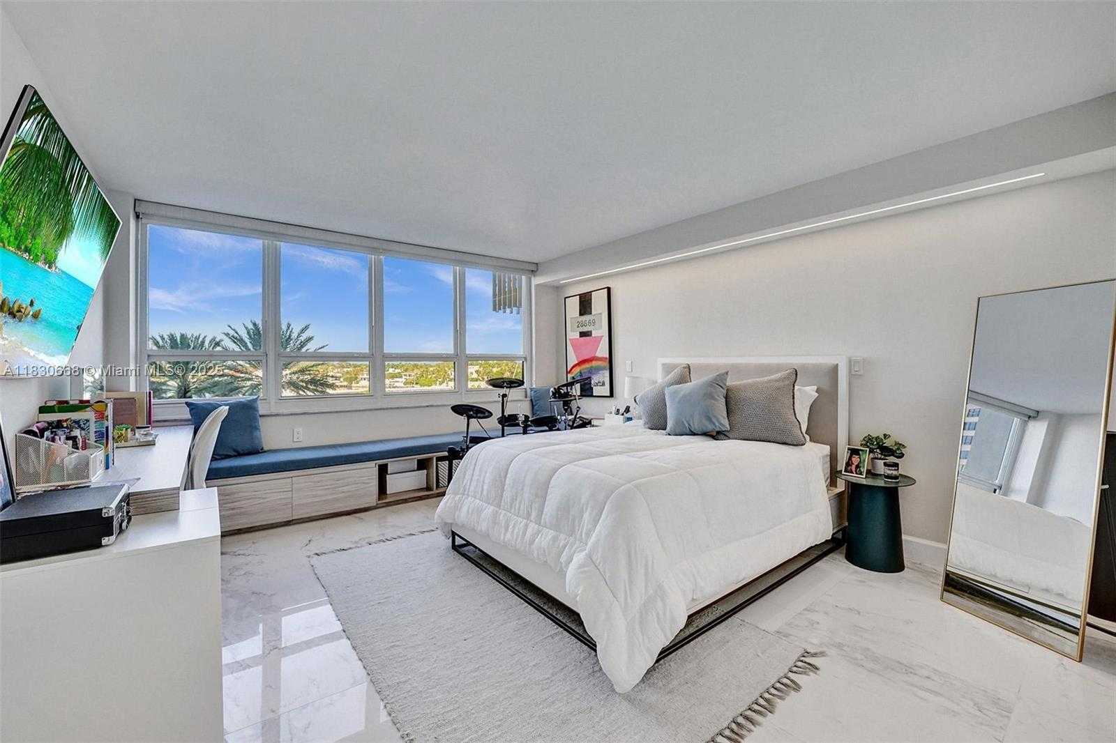 Small Image of 2 GROVE ISLE DR #B410, Miami Number 26