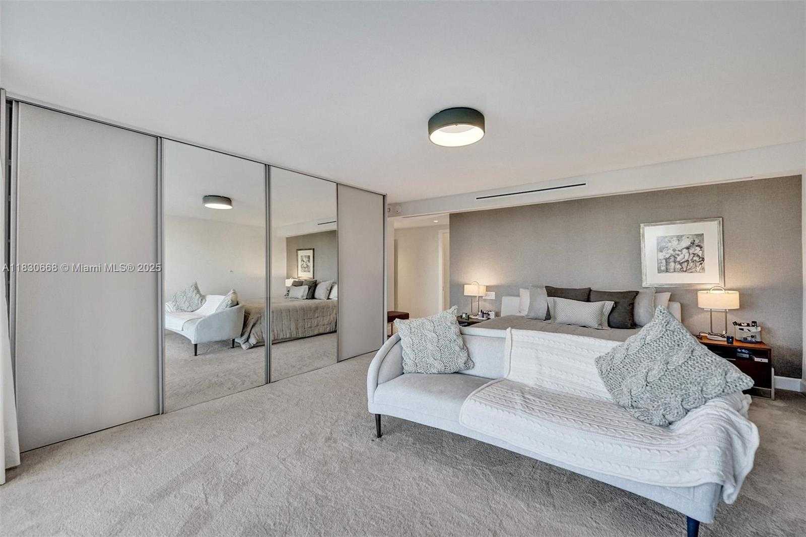 Small Image of 2 GROVE ISLE DR #B410, Miami Number 35