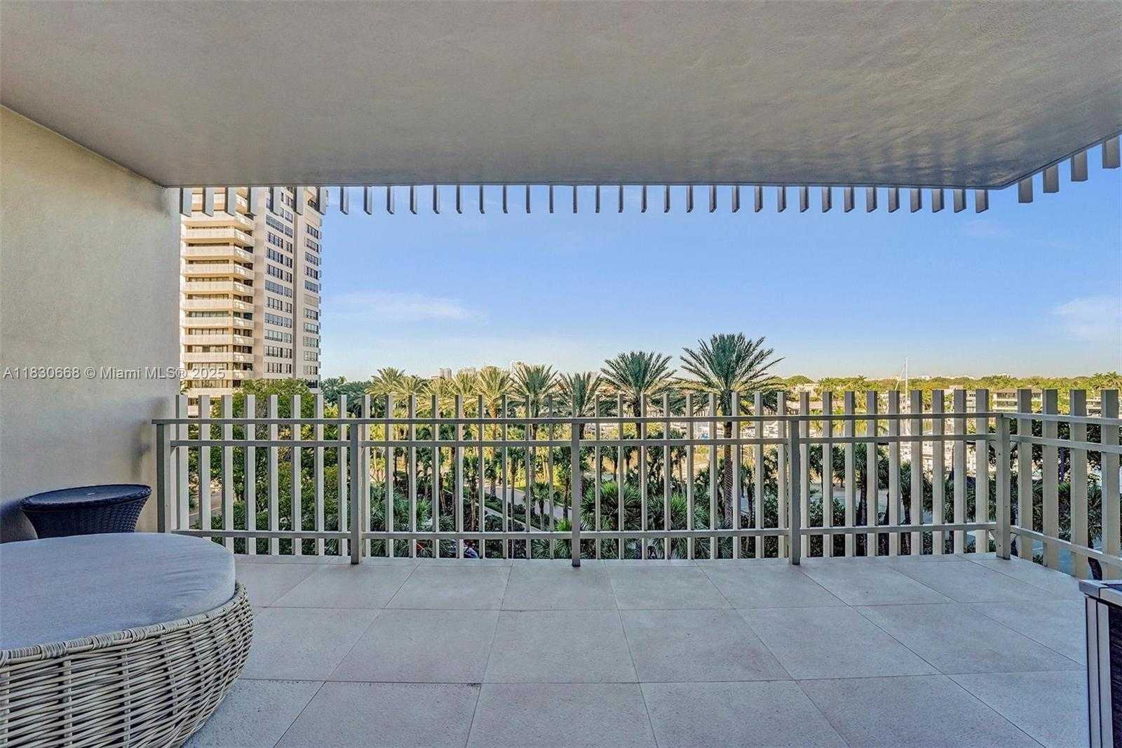 Small Image of 2 GROVE ISLE DR #B410, Miami Number 37