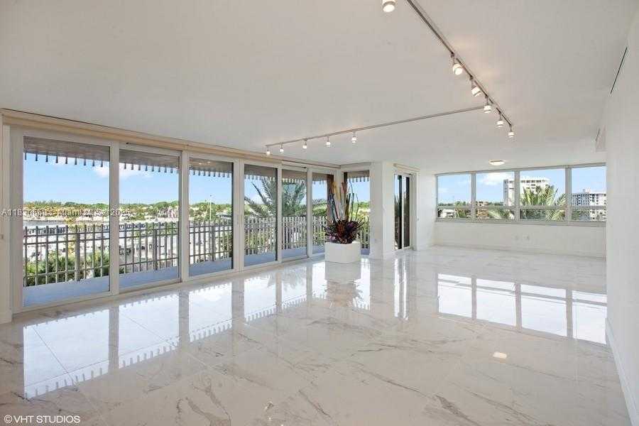 Small Image of 2 GROVE ISLE DR #B410, Miami Number 4