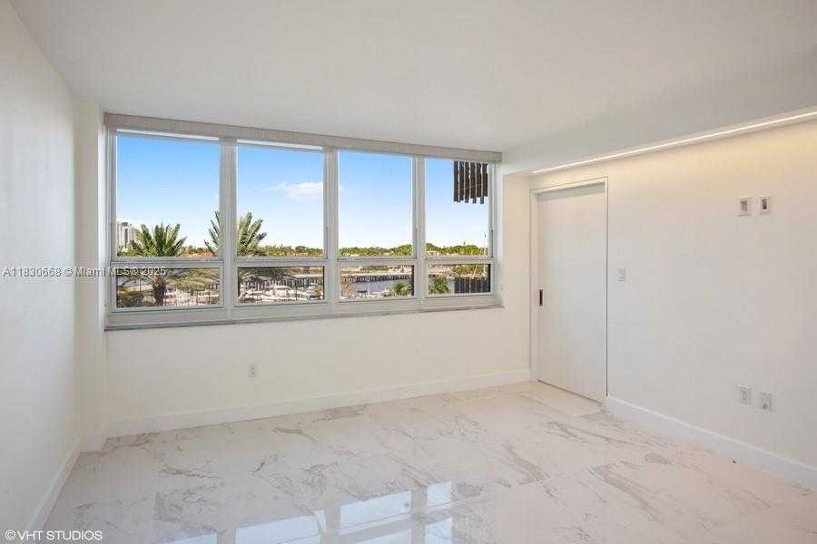 Small Image of 2 GROVE ISLE DR #B410, Miami Number 43