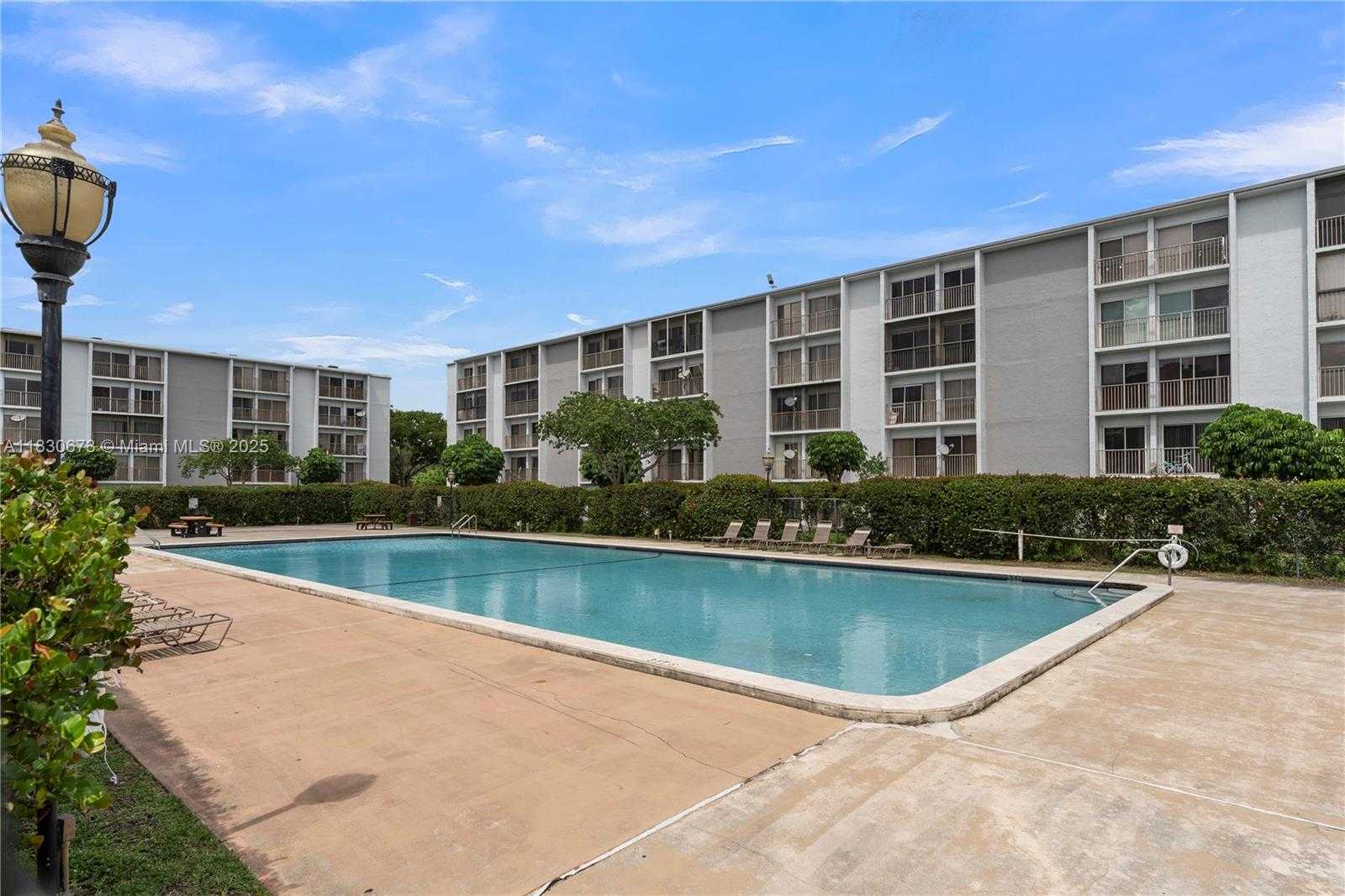 Small Image of 8560 NORTH SHERMAN CIR #208, Miramar Number 19