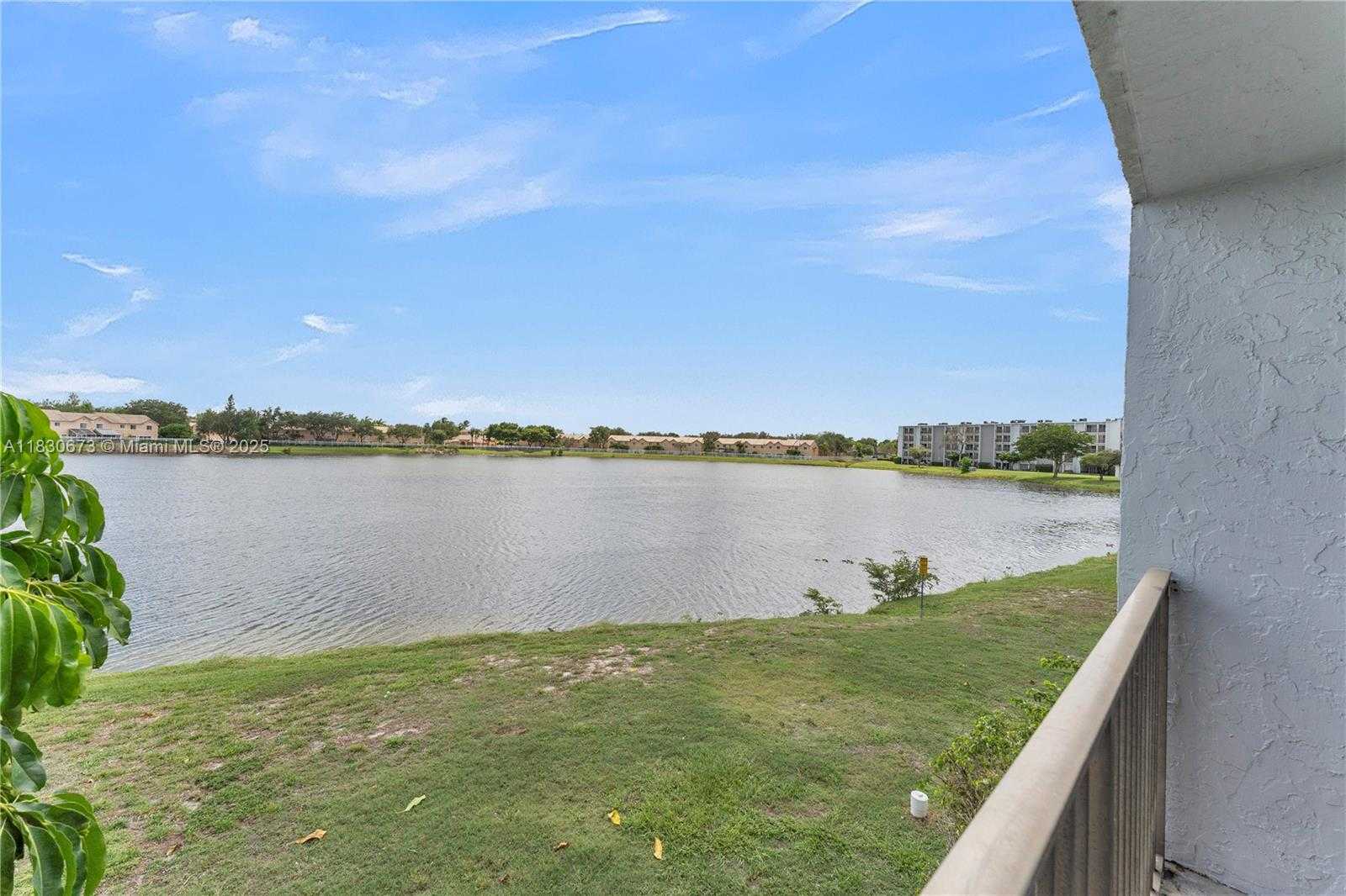 Small Image of 8560 NORTH SHERMAN CIR #208, Miramar Number 3