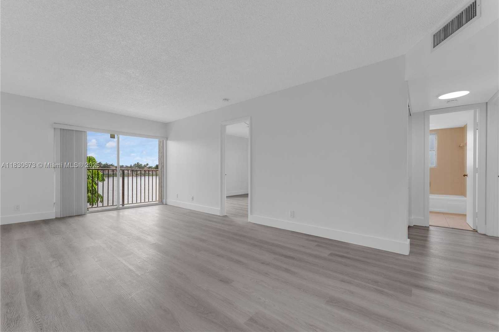 Small Image of 8560 NORTH SHERMAN CIR #208, Miramar Number 5