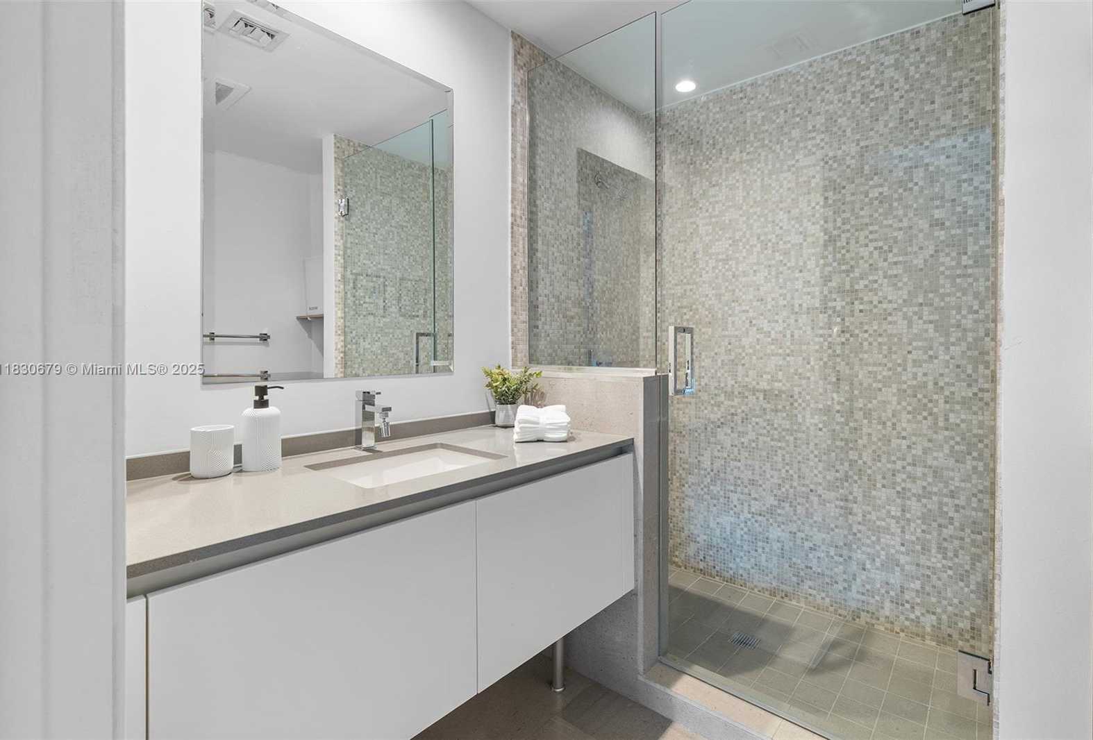 Small Image of 68 SOUTH EAST 6TH ST #2512, Miami Number 15