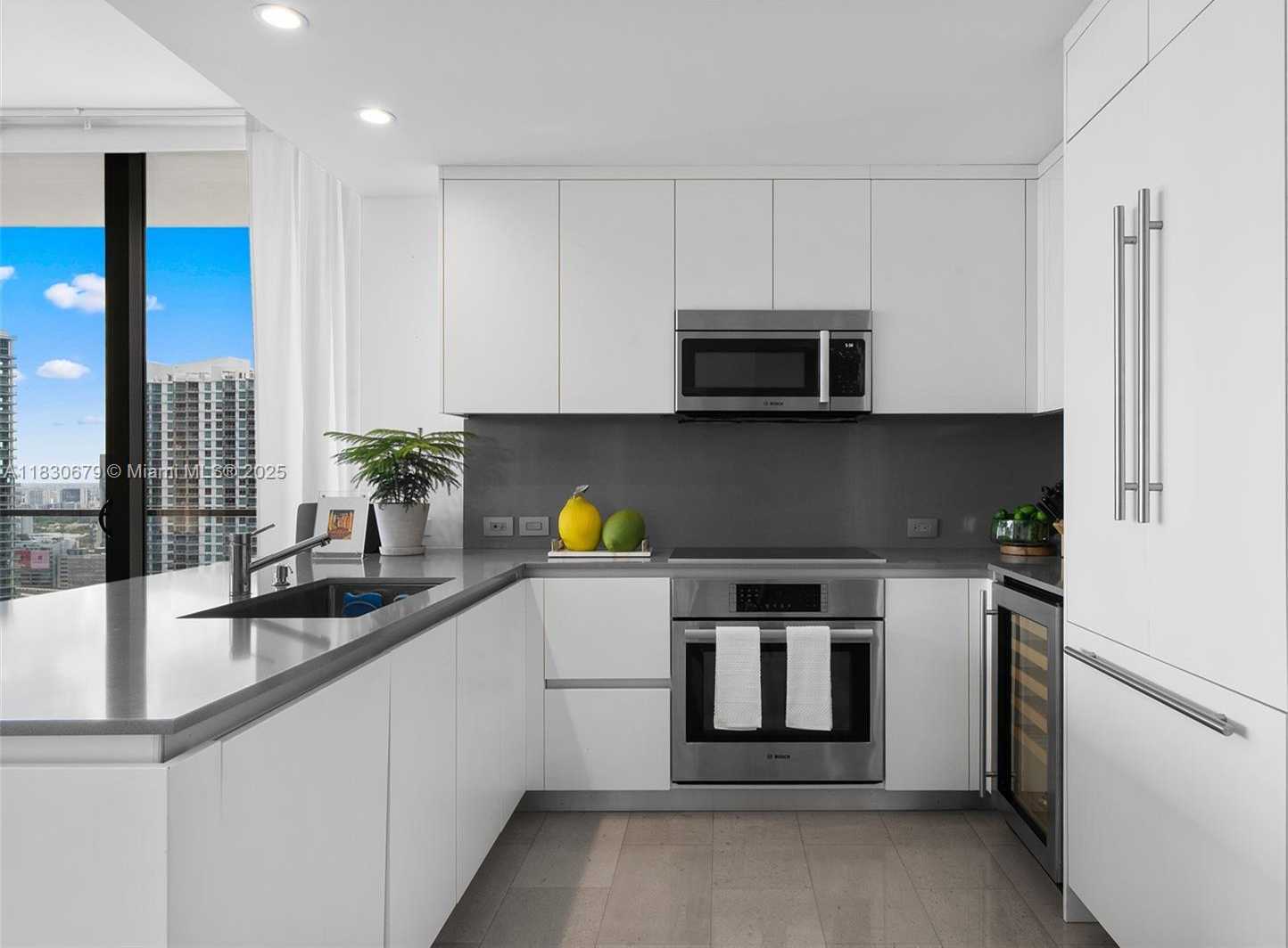 Small Image of 68 SOUTH EAST 6TH ST #2512, Miami Number 25