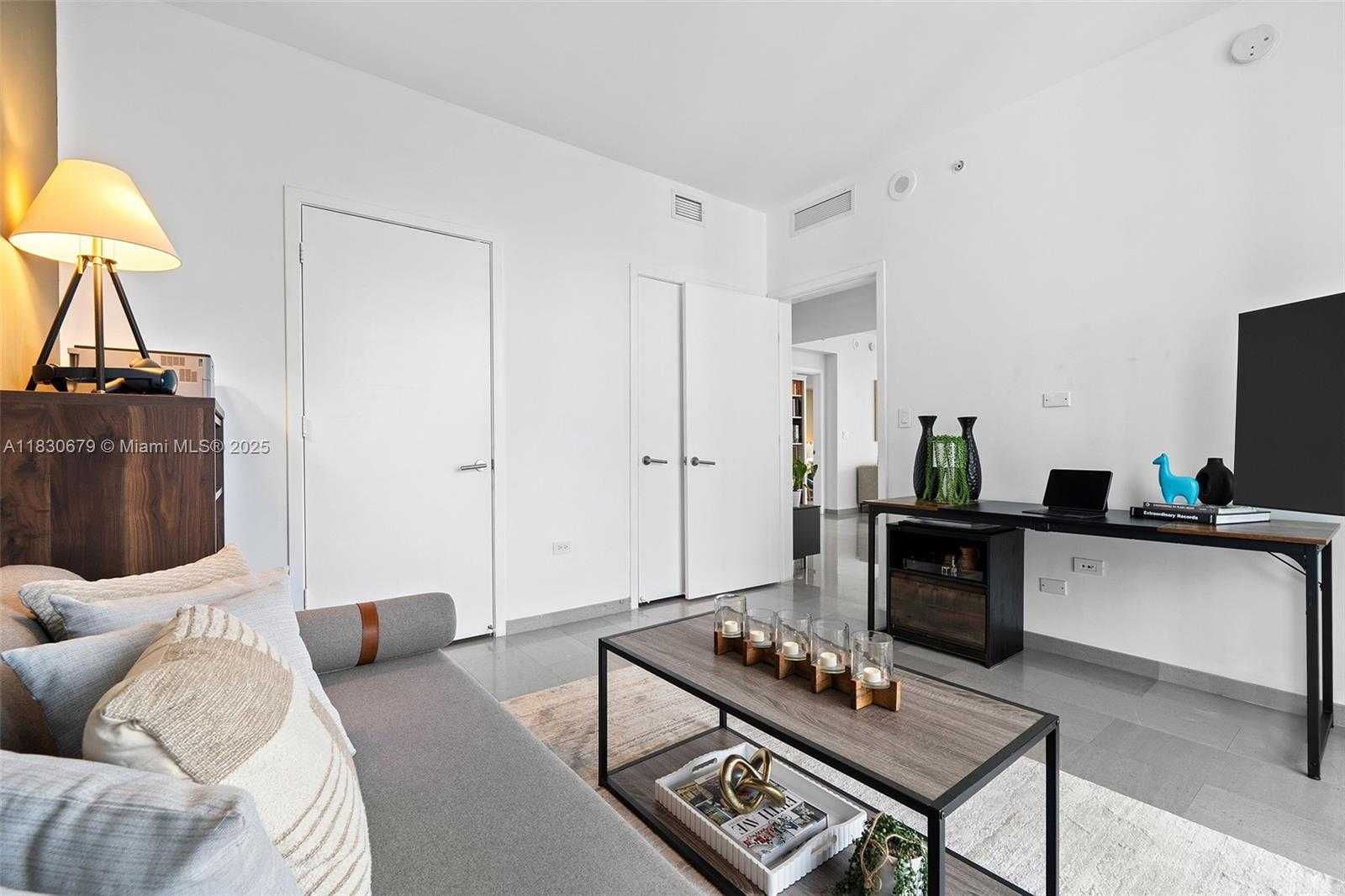 Small Image of 68 SOUTH EAST 6TH ST #2512, Miami Number 38