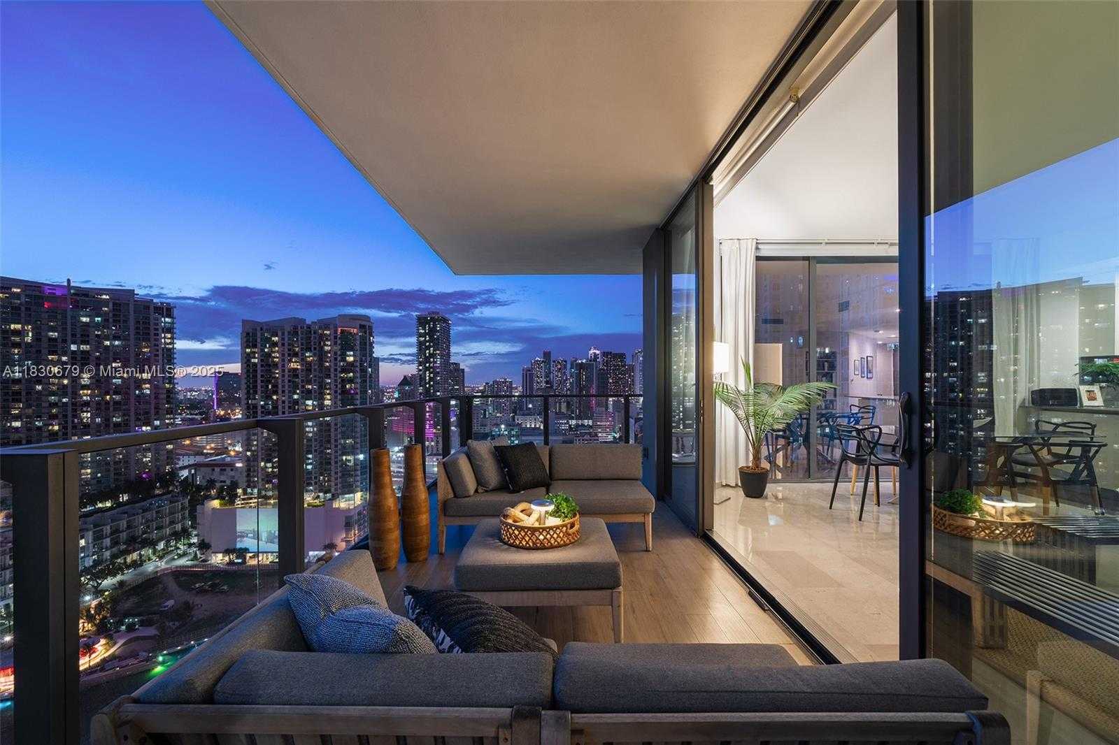 Small Image of 68 SOUTH EAST 6TH ST #2512, Miami Number 60