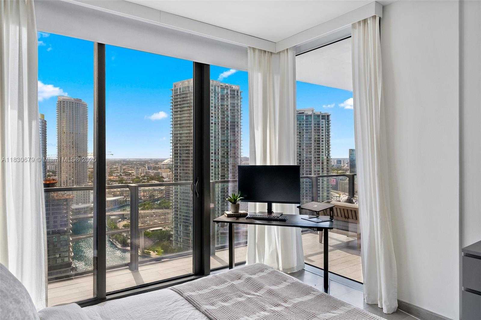 Small Image of 68 SOUTH EAST 6TH ST #2512, Miami Number 9