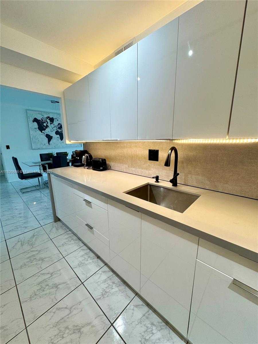 Small Image of 300 BAYVIEW DR #1603, Sunny Isles Beach Number 16
