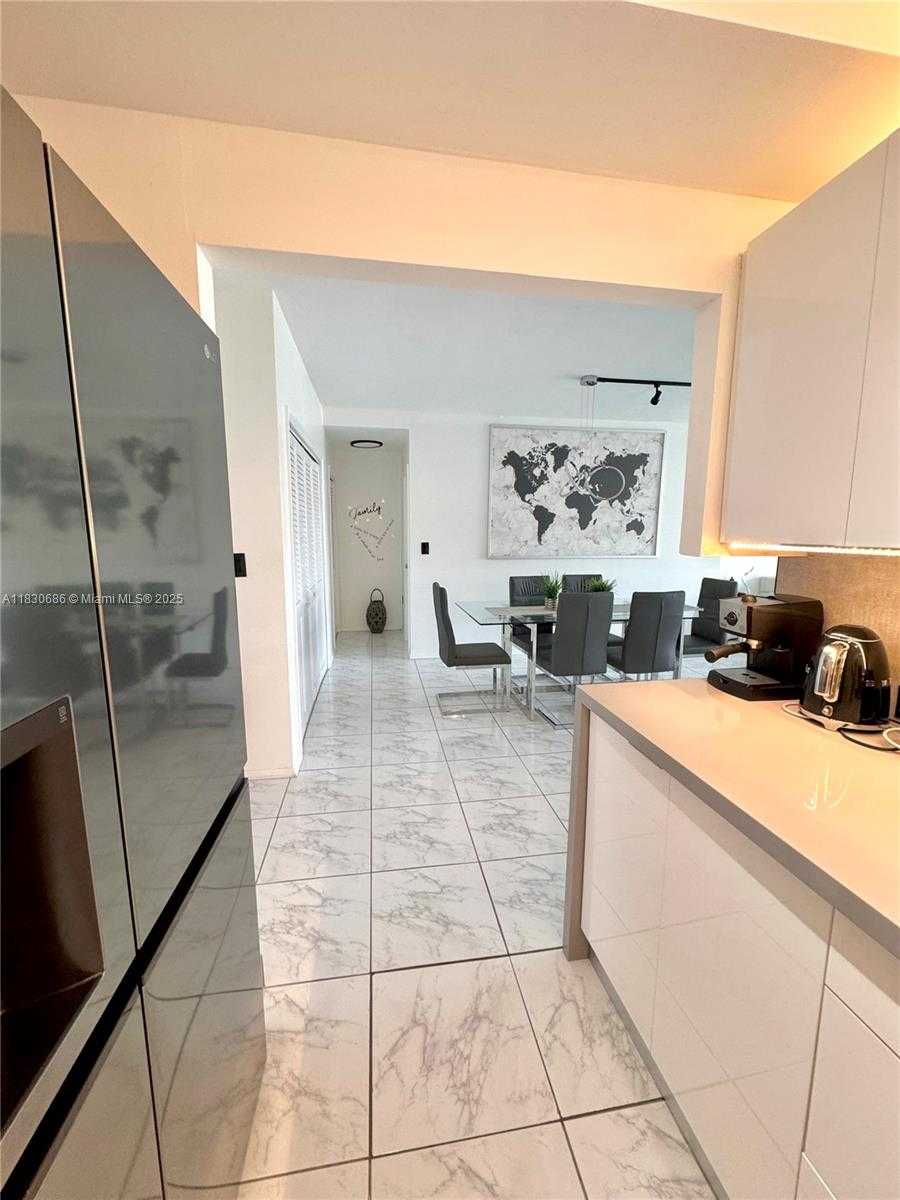 Small Image of 300 BAYVIEW DR #1603, Sunny Isles Beach Number 17