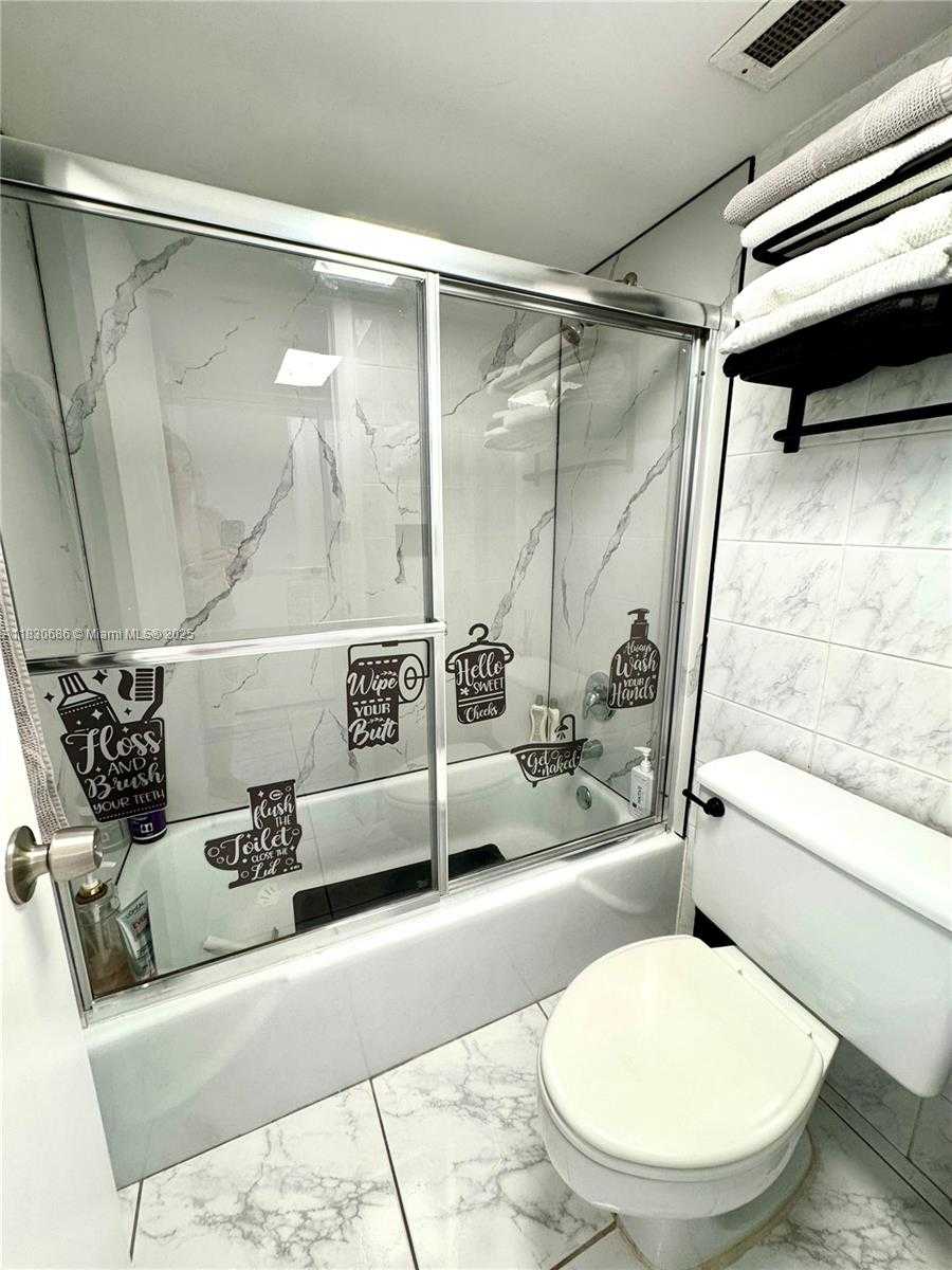 Small Image of 300 BAYVIEW DR #1603, Sunny Isles Beach Number 22