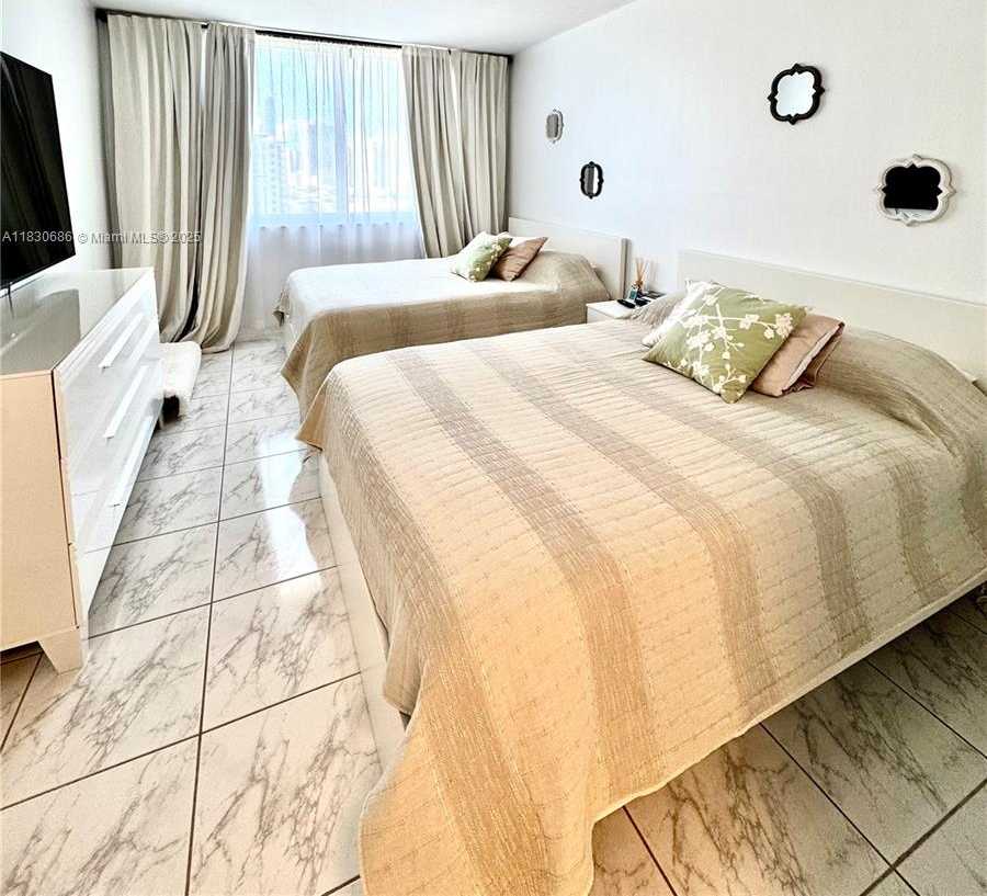 Small Image of 300 BAYVIEW DR #1603, Sunny Isles Beach Number 24