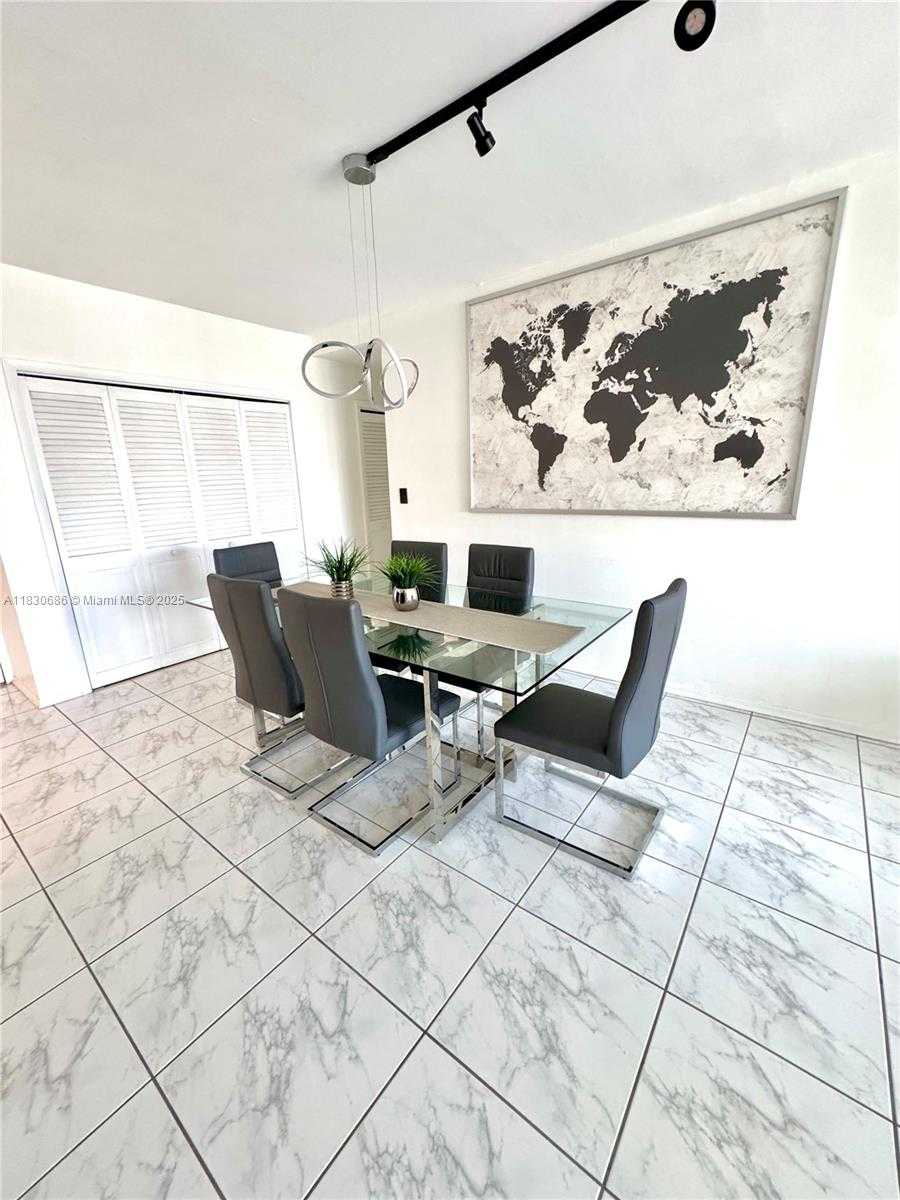 Small Image of 300 BAYVIEW DR #1603, Sunny Isles Beach Number 6