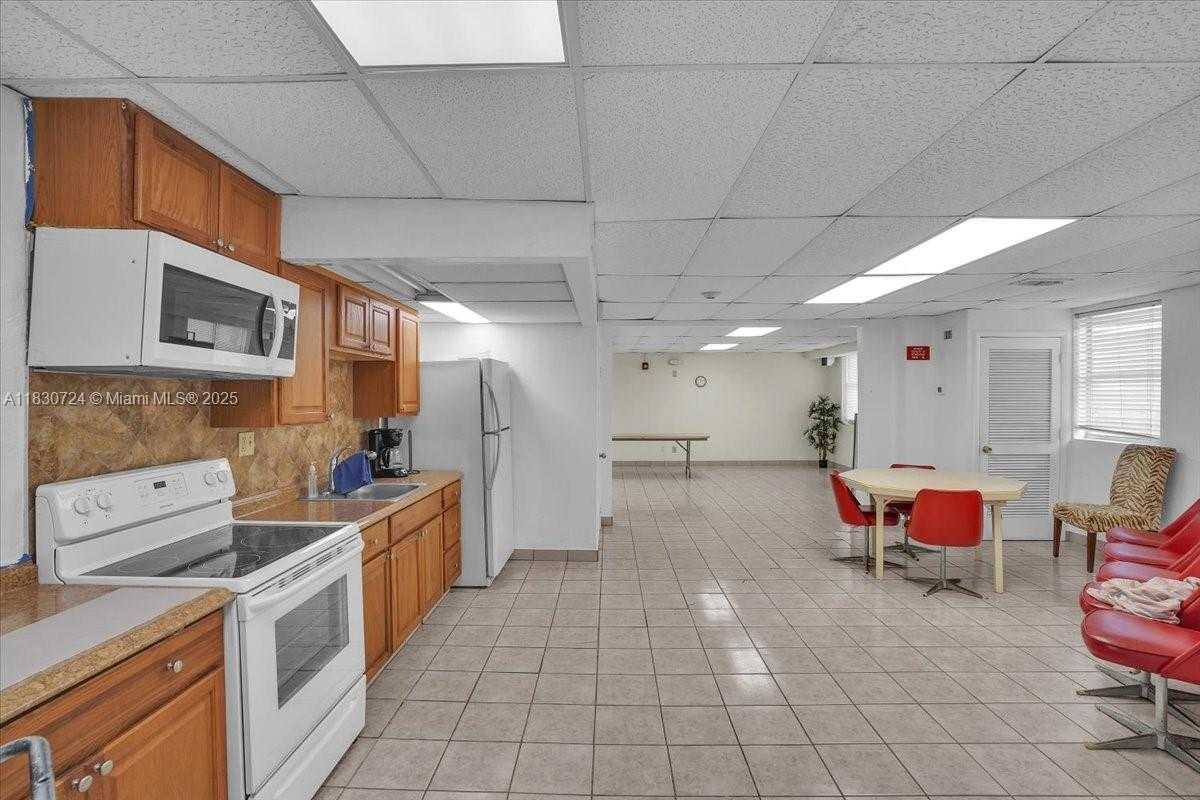 Small Image of 1936 SOUTH OCEAN DR #6D, Hallandale Beach Number 19