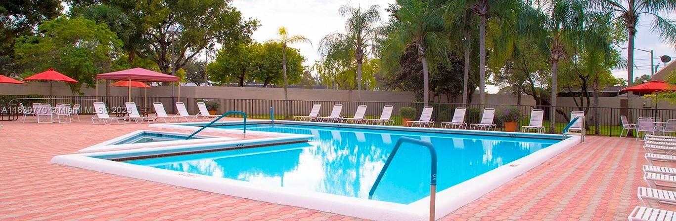 Small Image of Pembroke Pines Number 19