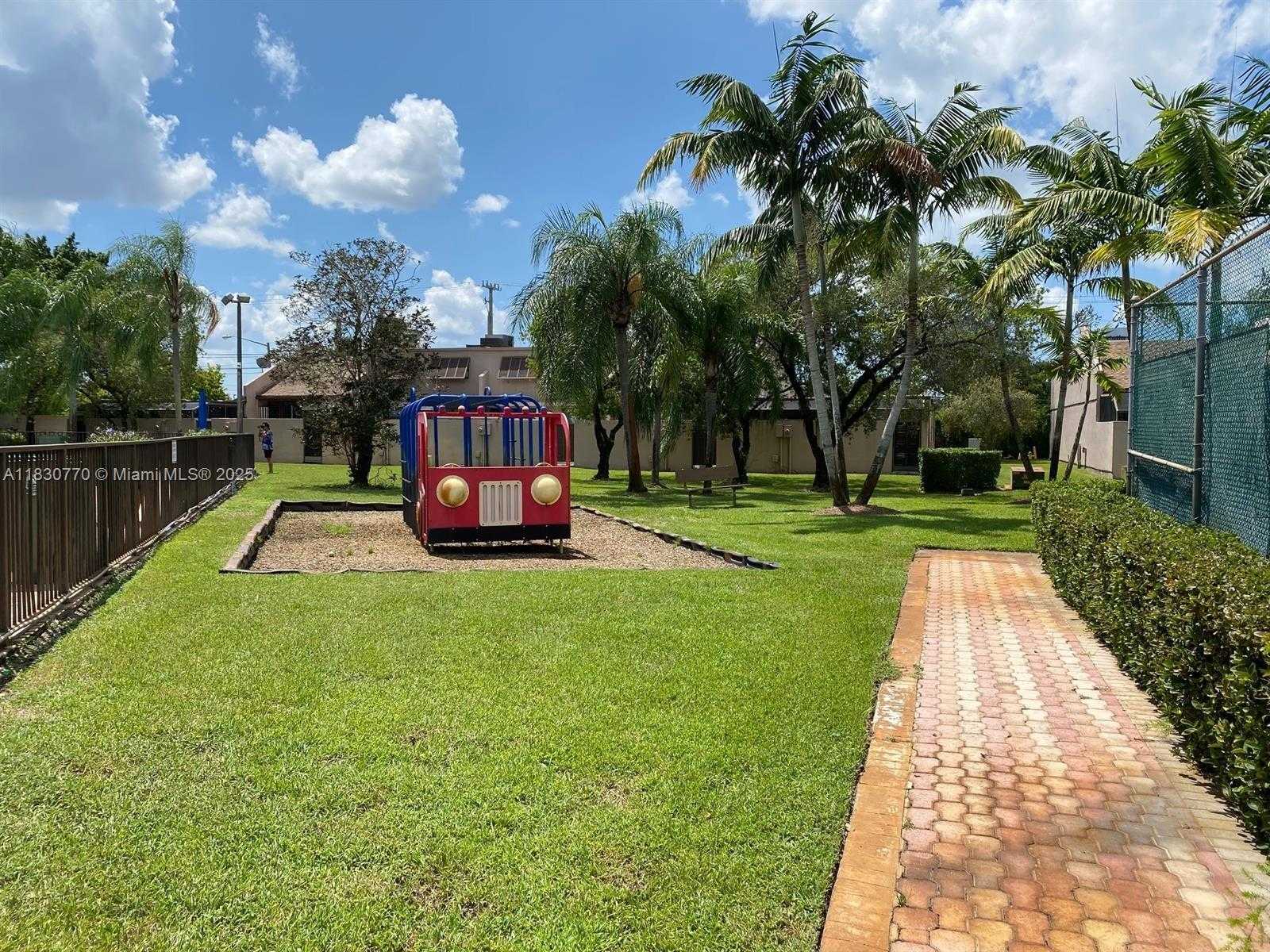 Small Image of Pembroke Pines Number 20