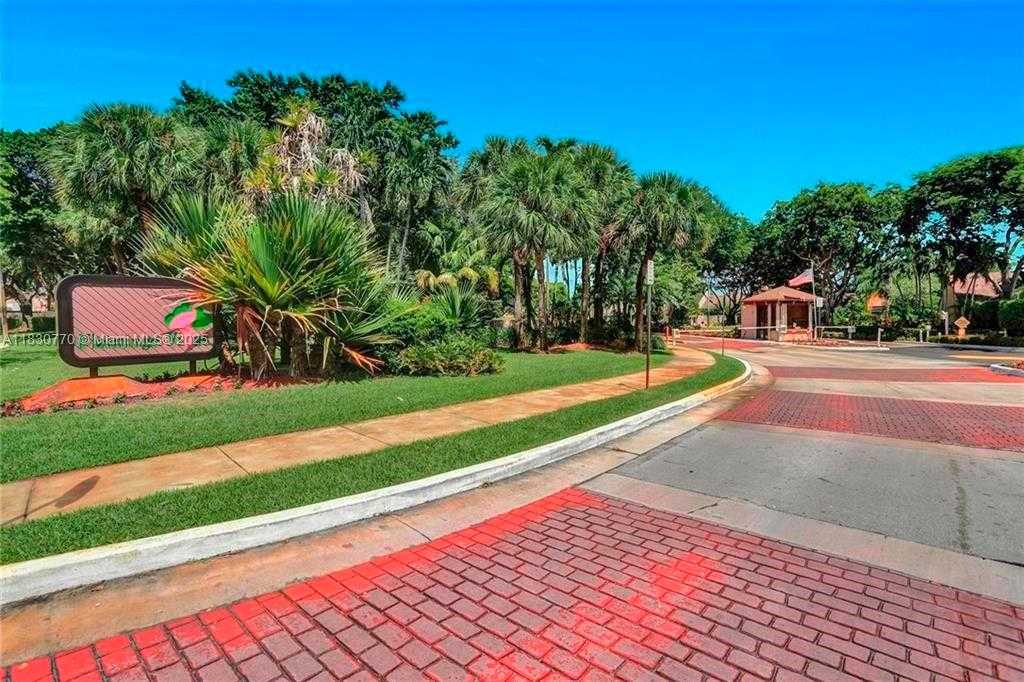 Small Image of Pembroke Pines Number 22
