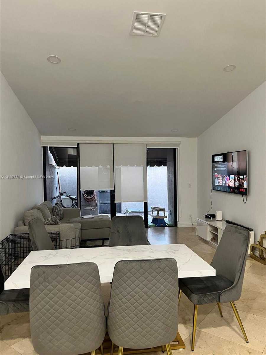 Small Image of Pembroke Pines Number 3