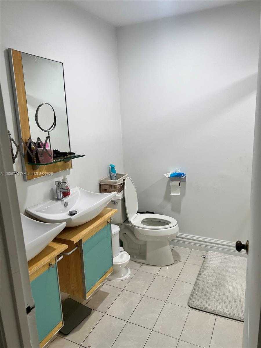 Small Image of Pembroke Pines Number 7