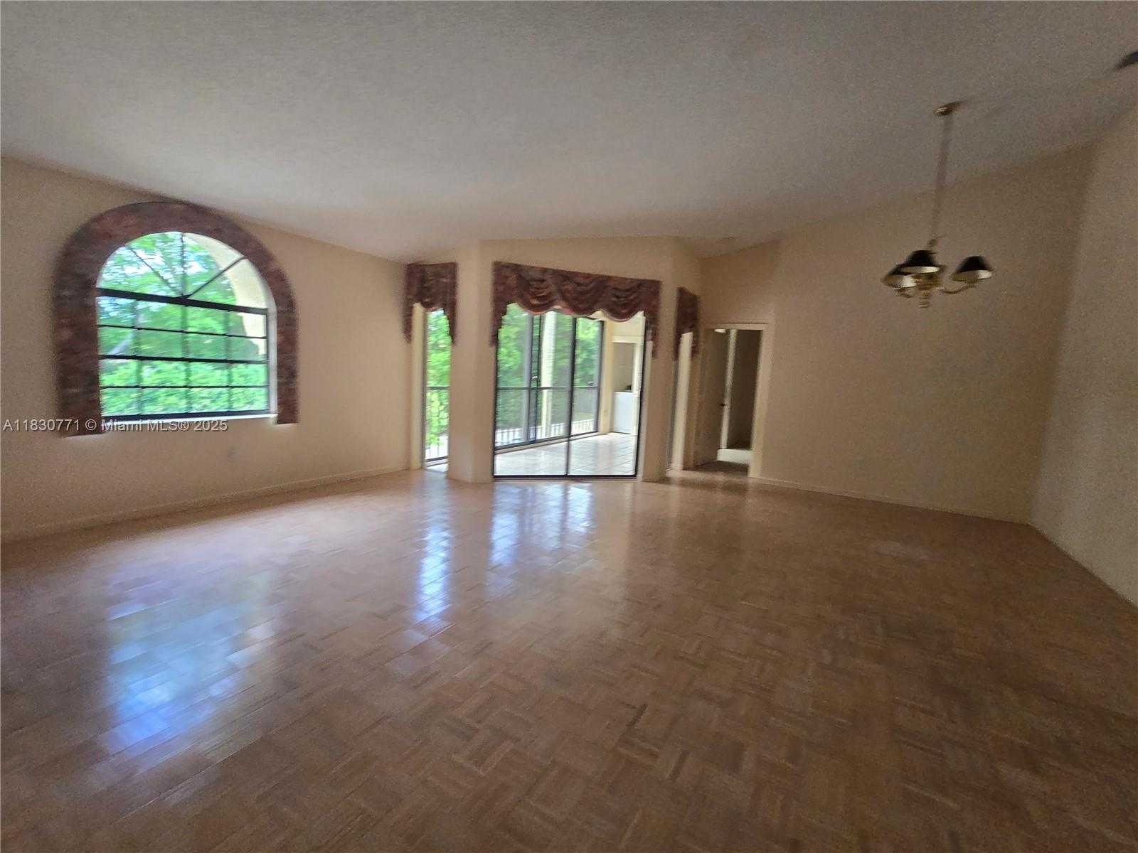 Small Image of 5139 EUROPA DR #P, Boynton Beach Number 3