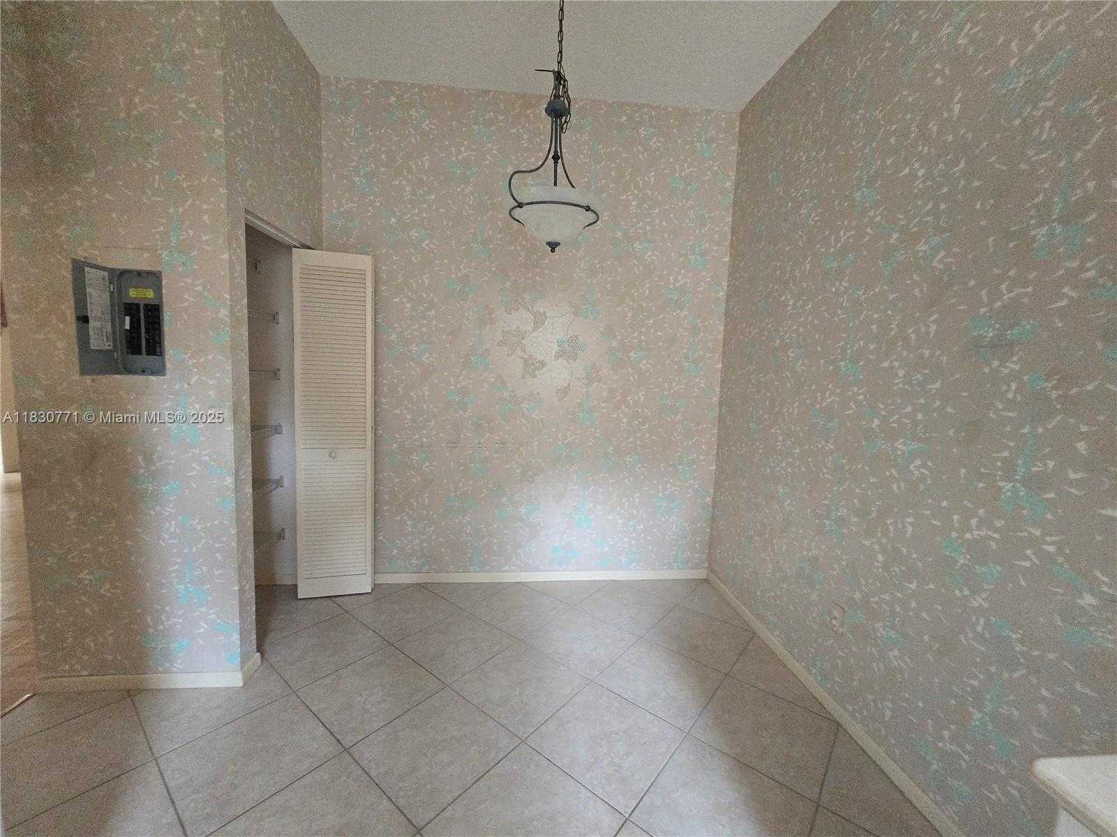 Small Image of 5139 EUROPA DR #P, Boynton Beach Number 5