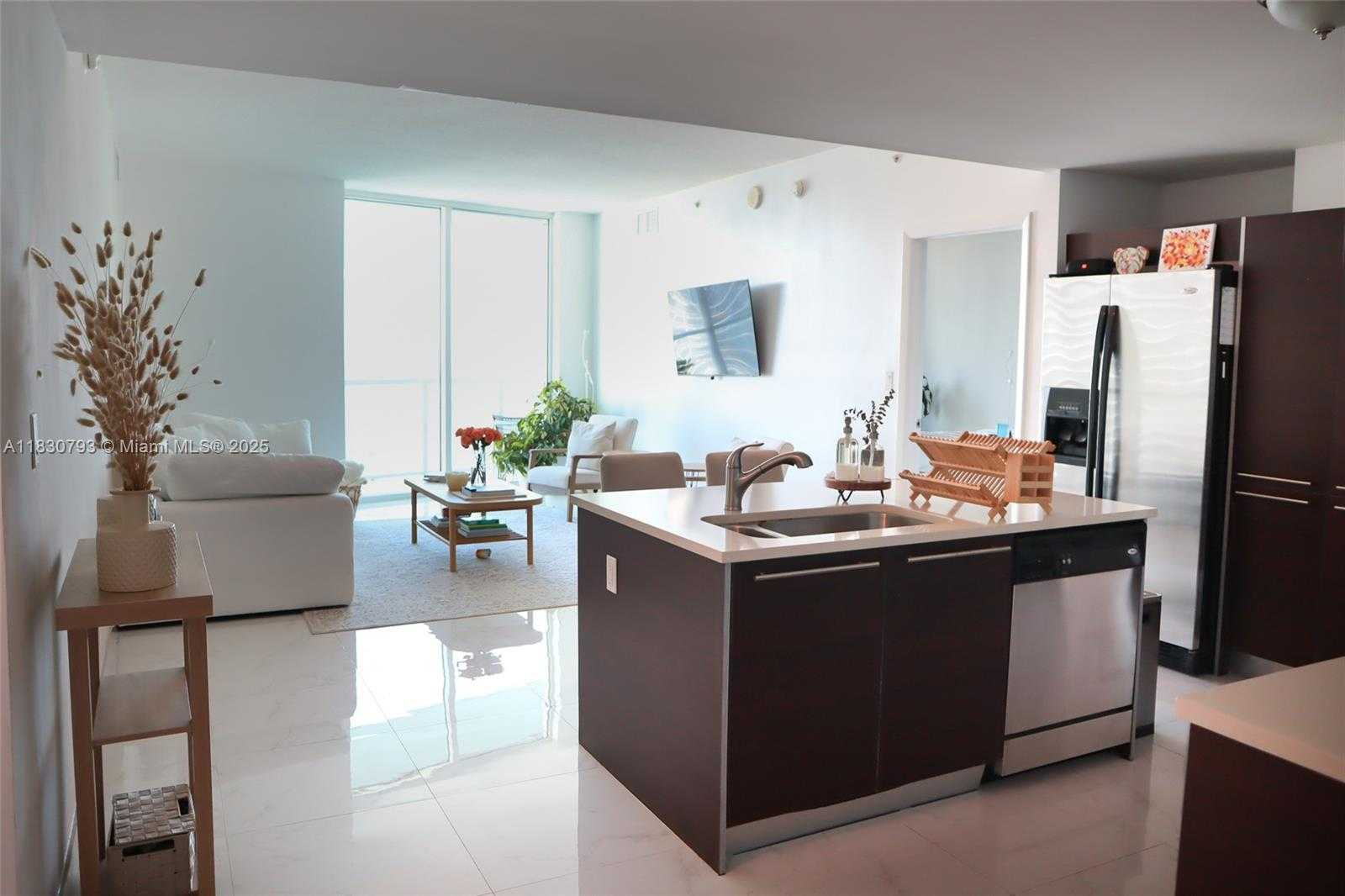 Small Image of 1900 N BAYSHORE DR #3804, Miami Number 5