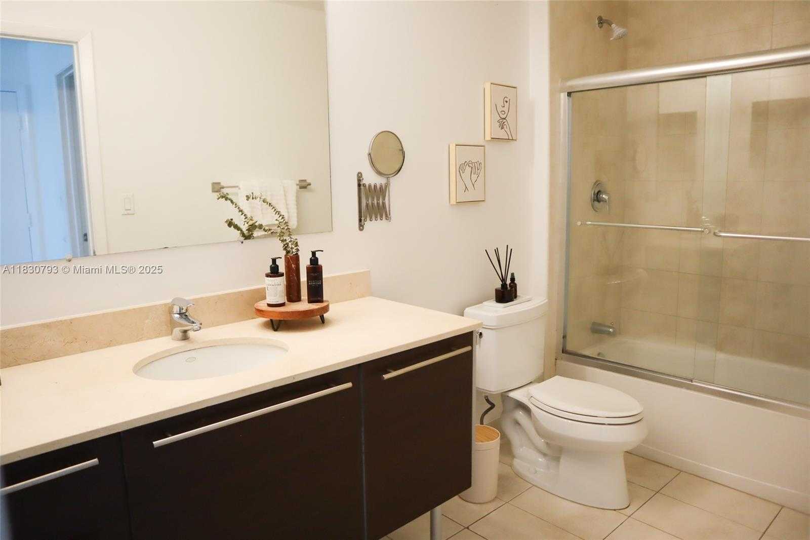 Small Image of 1900 N BAYSHORE DR #3804, Miami Number 9