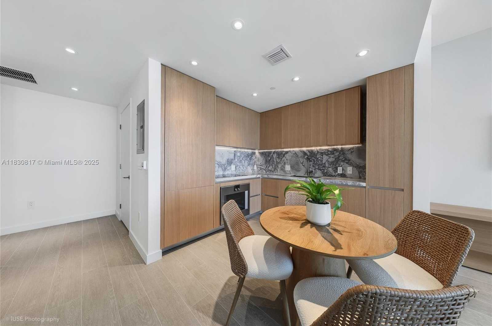 Small Image of 500 ALTON RD #1906, Miami Beach Number 3