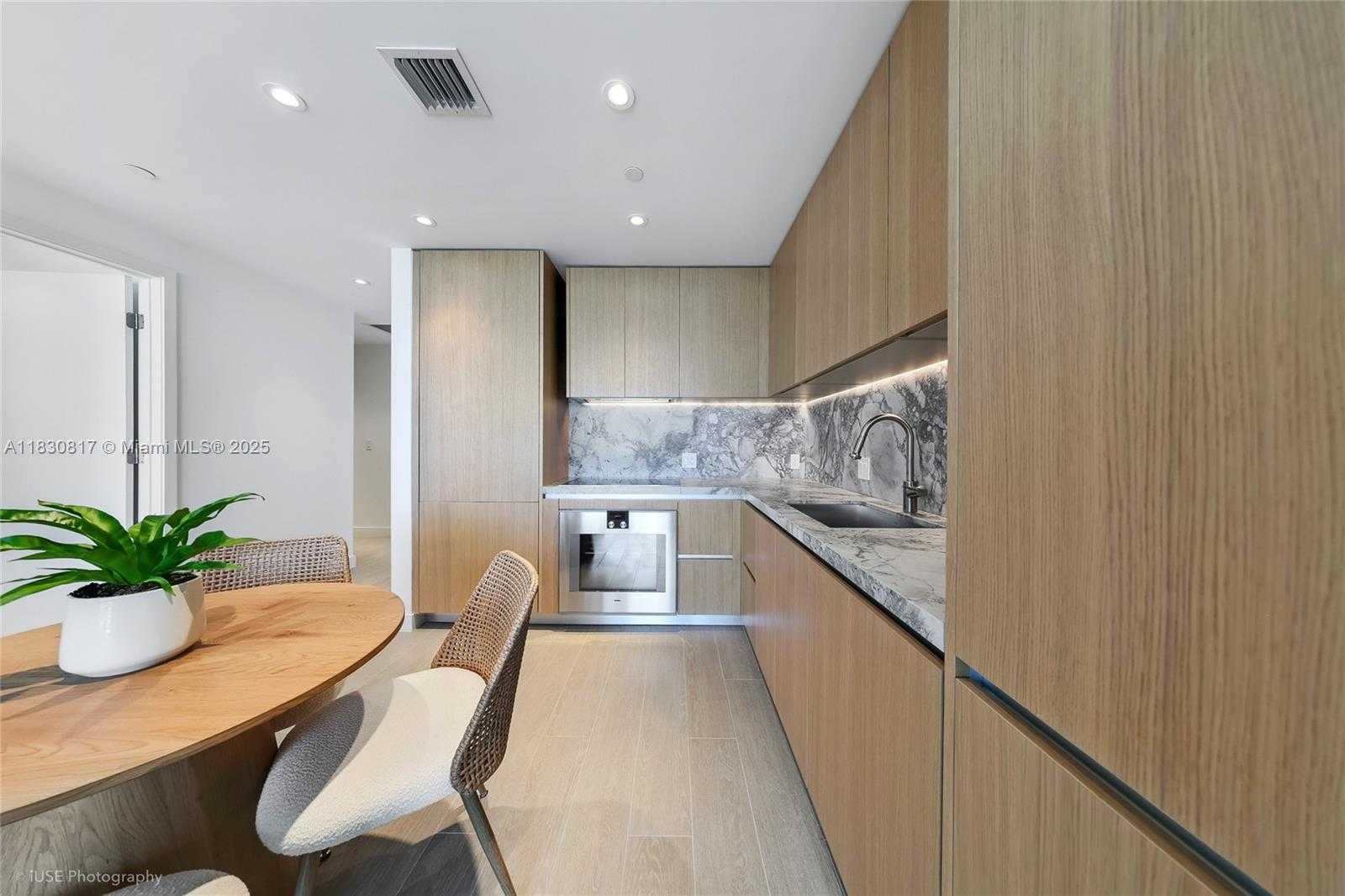 Small Image of 500 ALTON RD #1906, Miami Beach Number 4