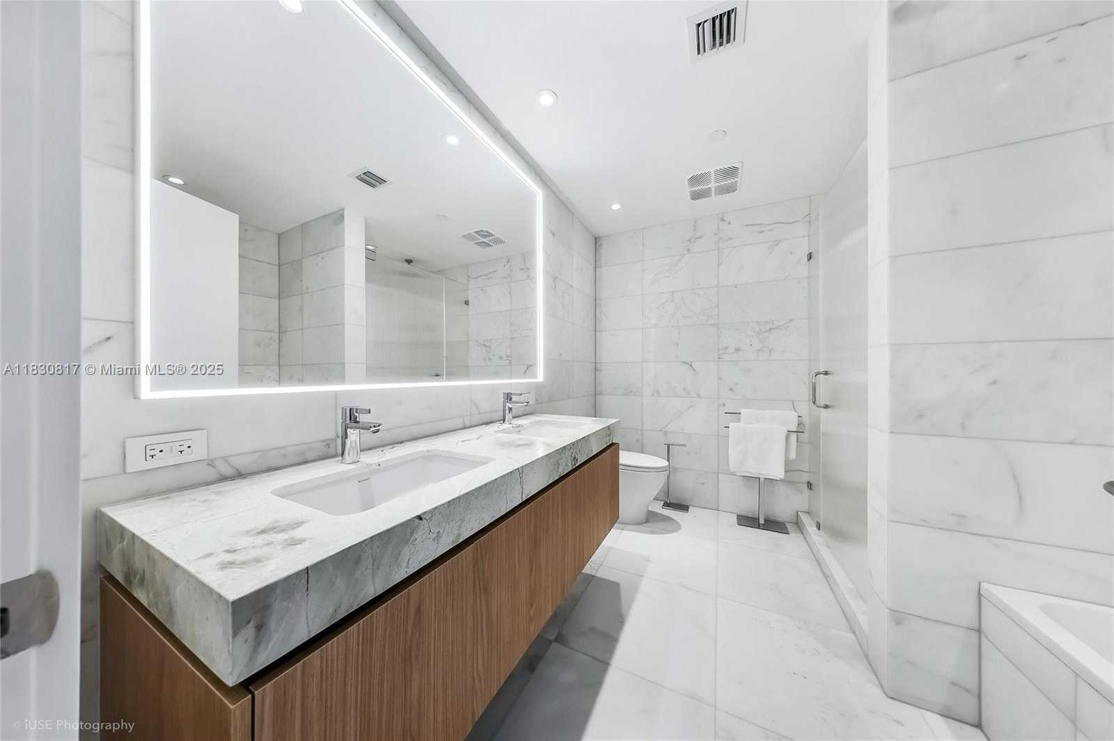 Small Image of 500 ALTON RD #1906, Miami Beach Number 9