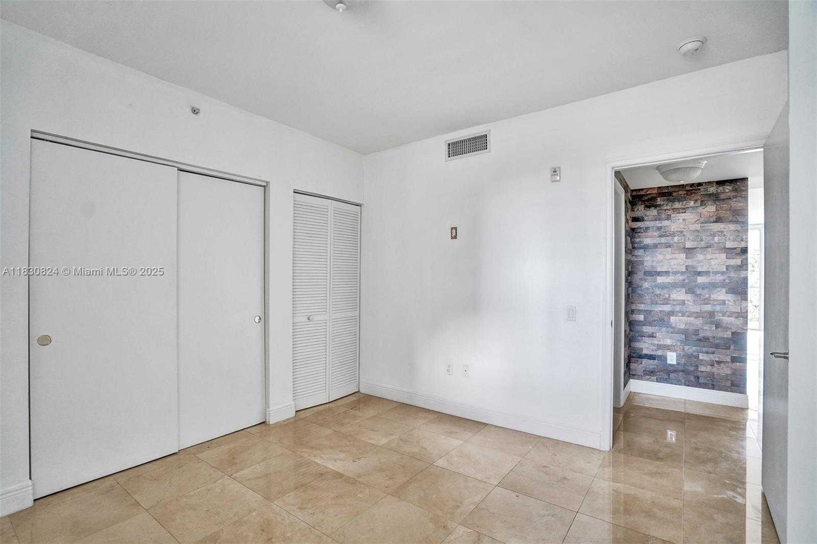 Small Image of 6305 INDIAN CREEK DR #3B, Miami Beach Number 12
