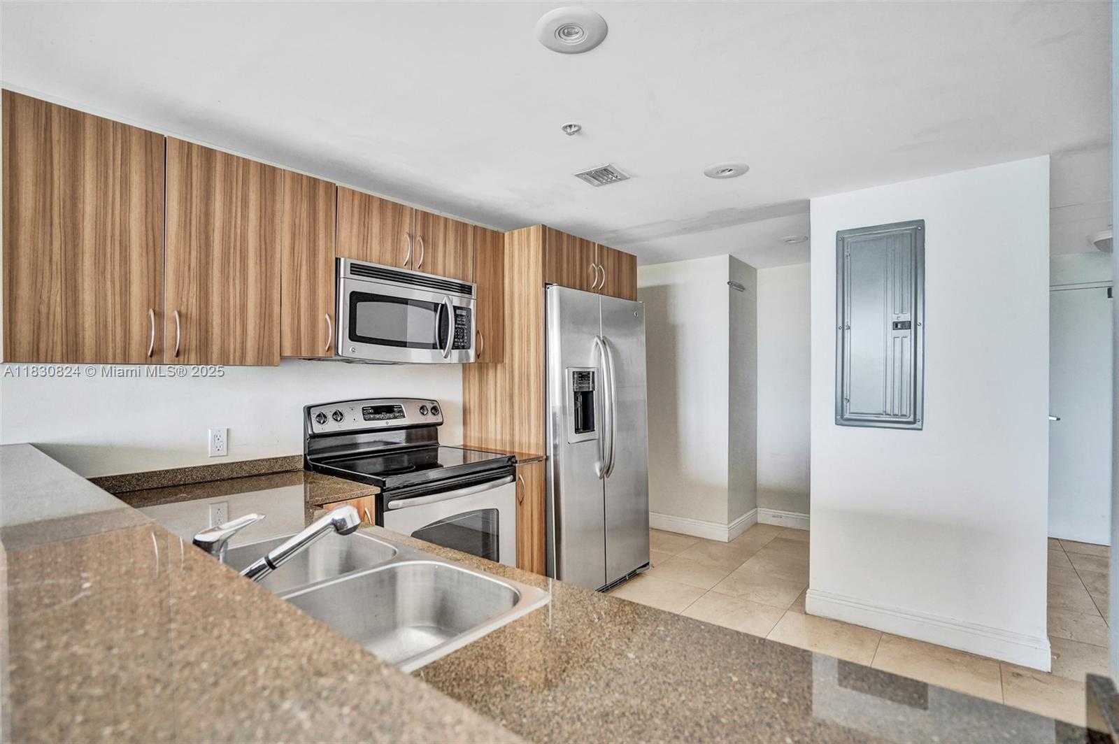 Small Image of 6305 INDIAN CREEK DR #3B, Miami Beach Number 8