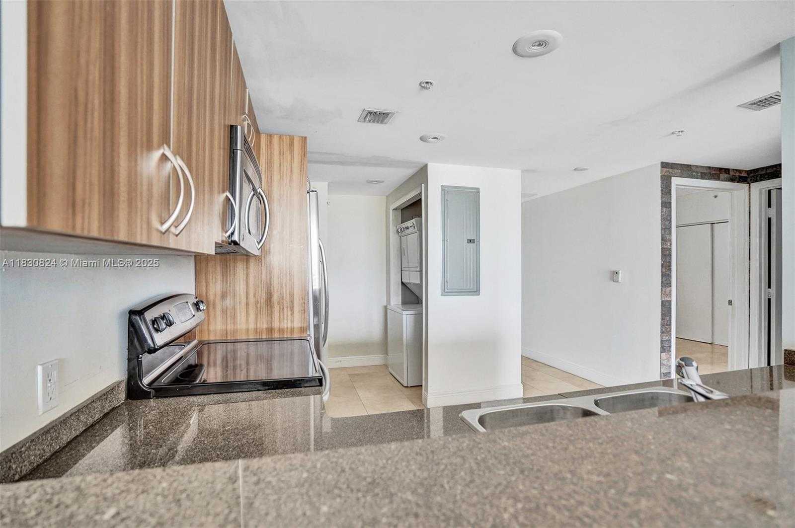 Small Image of 6305 INDIAN CREEK DR #3B, Miami Beach Number 9