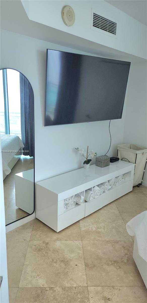 Small Image of 350 SOUTH MIAMI AVE #3214, Miami Number 17