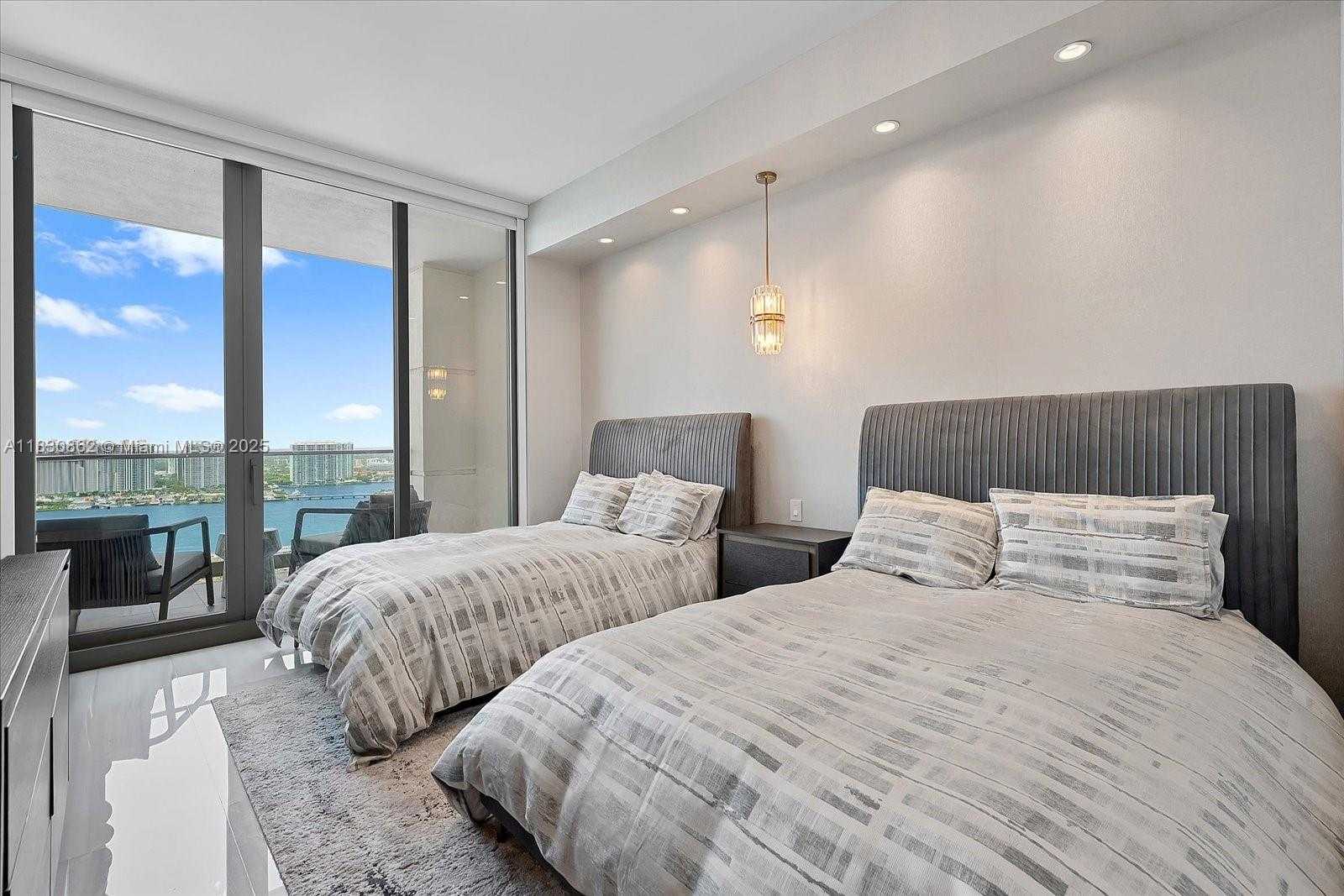 Small Image of Sunny Isles Beach Number 19