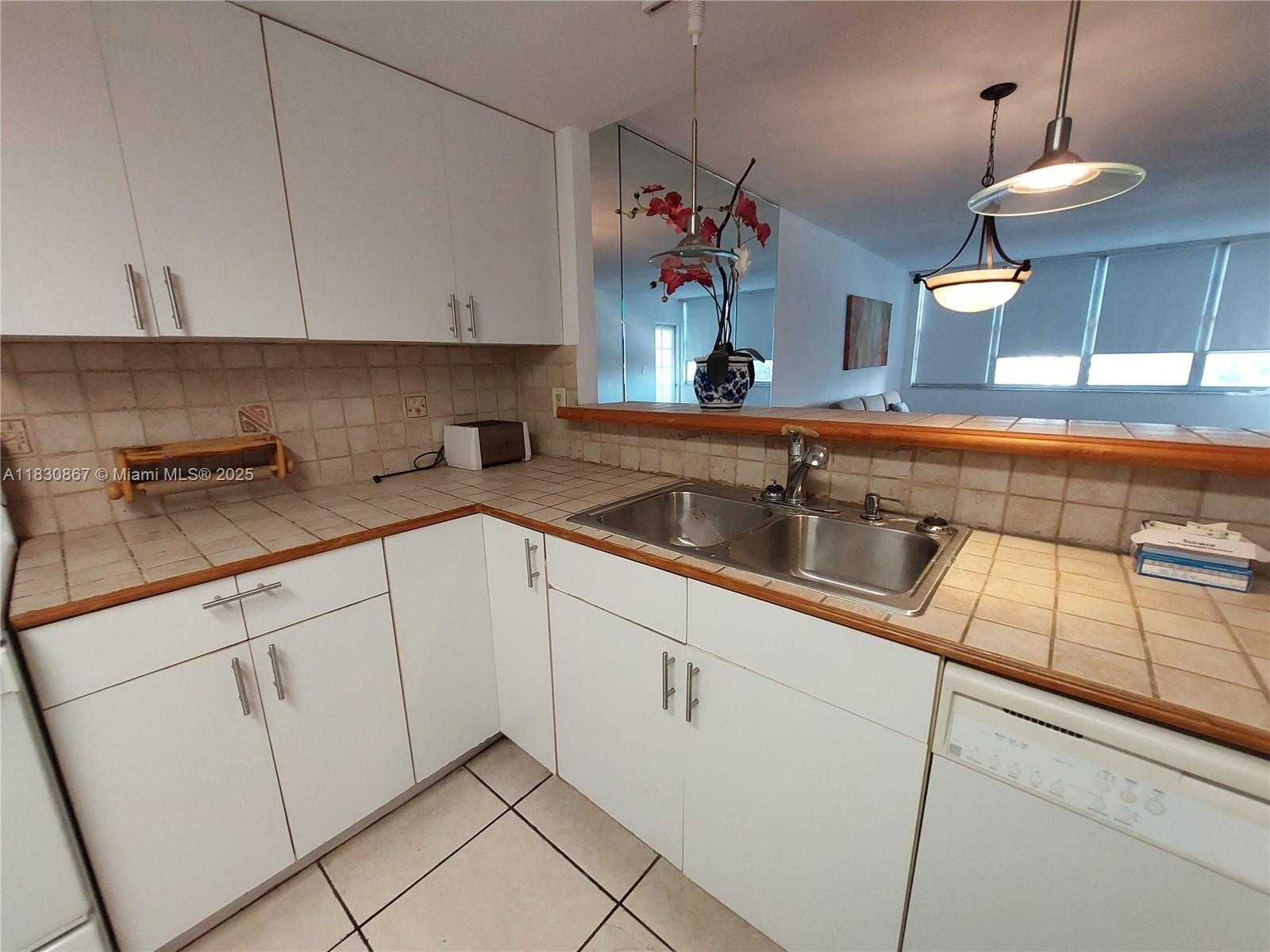 Small Image of 1351 NORTH EAST MIAMI GARDENS DR #513E, Miami Number 7