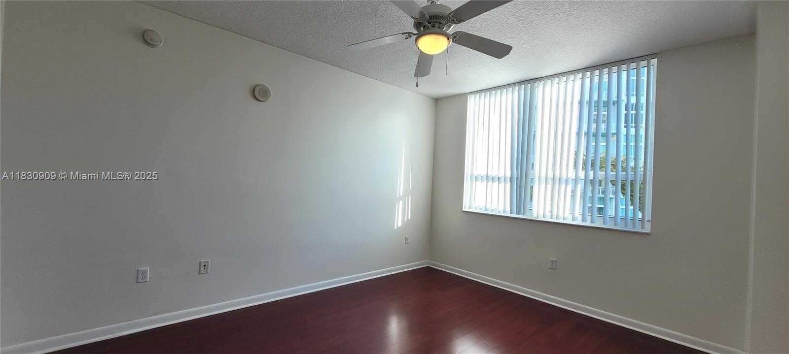 Small Image of 2000 NORTH BAYSHORE DR #509, Miami Number 11