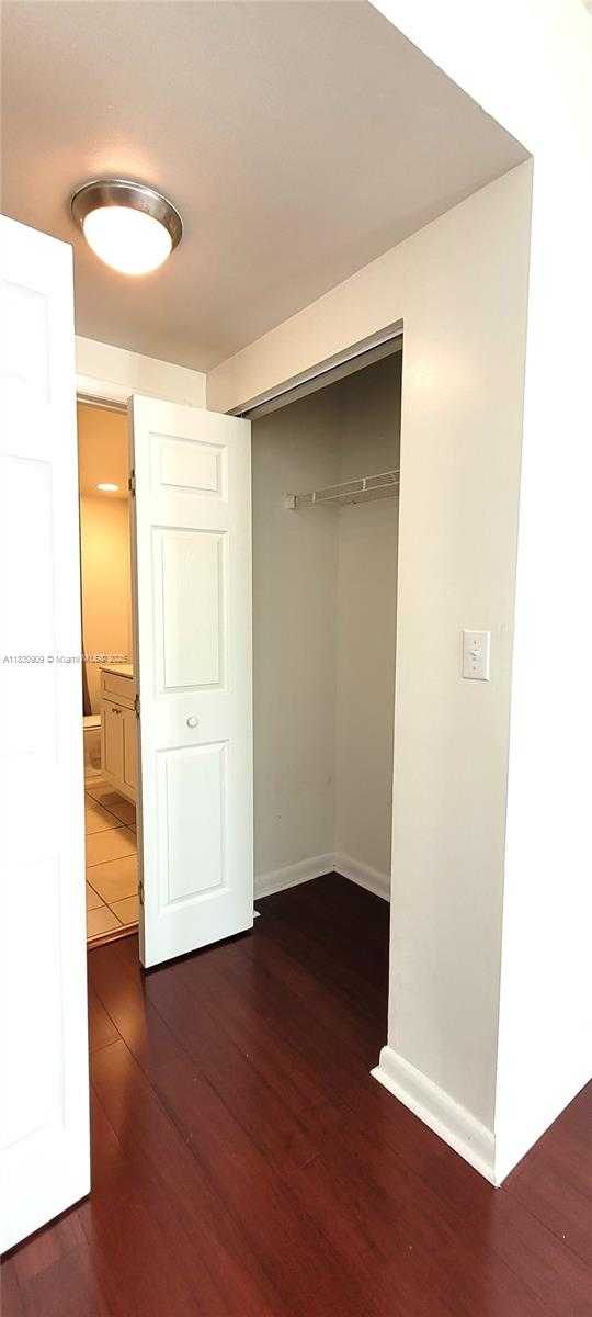 Small Image of 2000 NORTH BAYSHORE DR #509, Miami Number 17