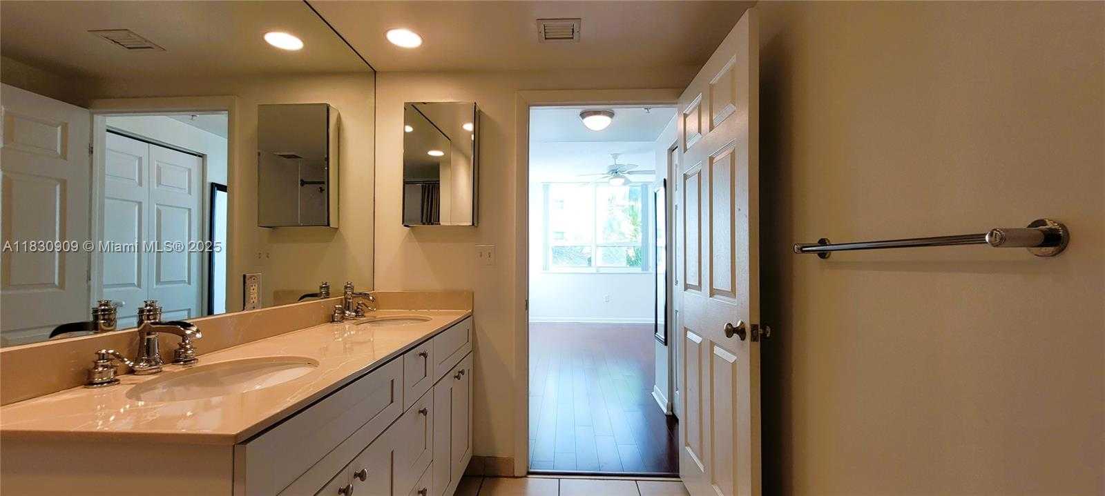 Small Image of 2000 NORTH BAYSHORE DR #509, Miami Number 18