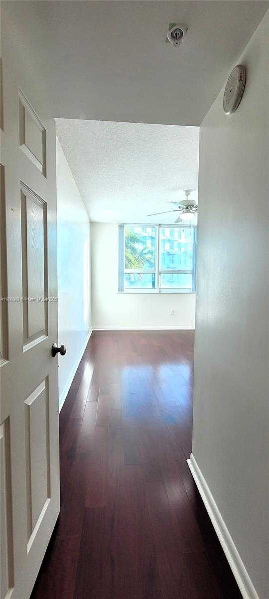 Small Image of 2000 NORTH BAYSHORE DR #509, Miami Number 19